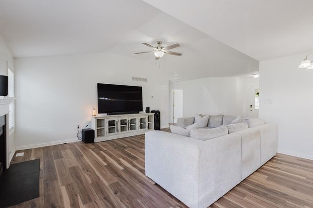513 EDGEWOOD Drive, Nicholasville, KY 40356