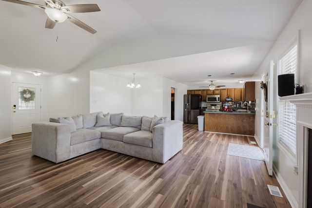 513 EDGEWOOD Drive, Nicholasville, KY 40356