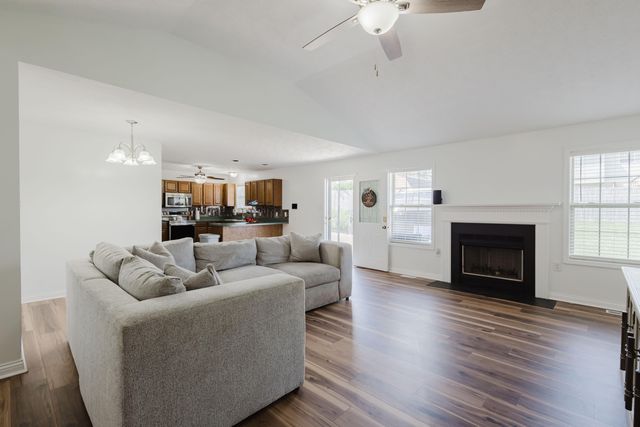 513 EDGEWOOD Drive, Nicholasville, KY 40356