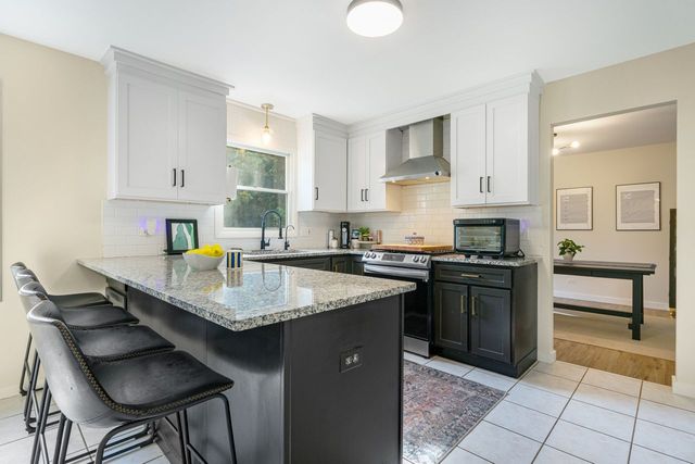 537 Apache Trail, Lake Villa, IL 60046