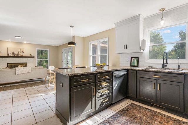 537 Apache Trail, Lake Villa, IL 60046