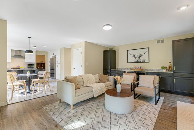 537 Apache Trail, Lake Villa, IL 60046