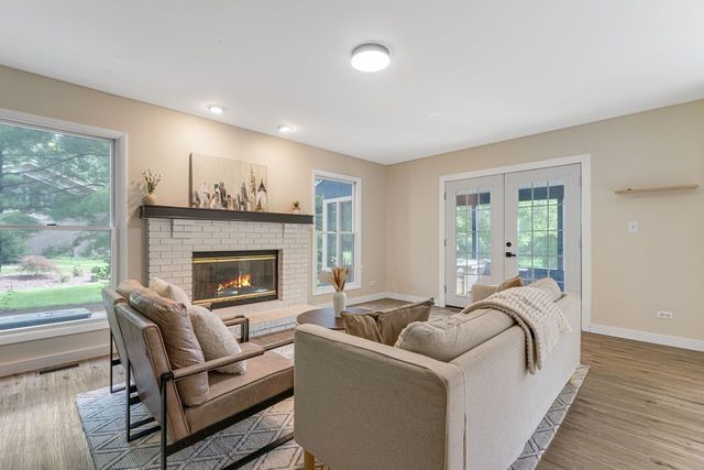 537 Apache Trail, Lake Villa, IL 60046
