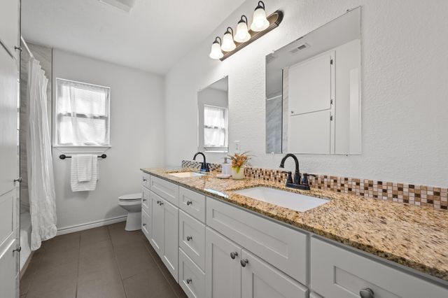 601 Deepwood DR, Round Rock, TX 78681