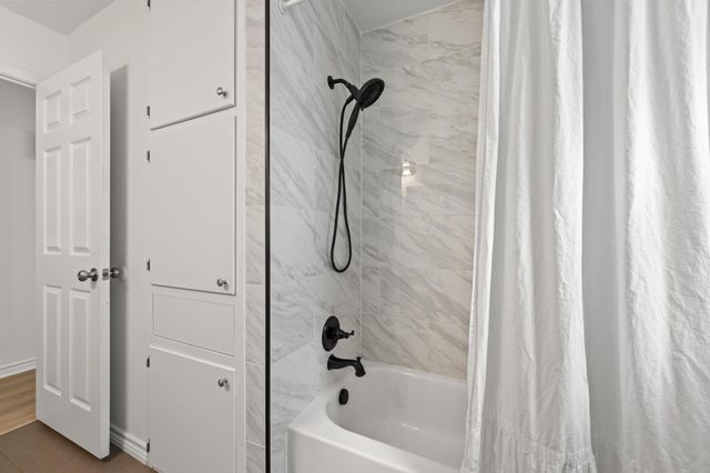 601 Deepwood DR, Round Rock, TX 78681