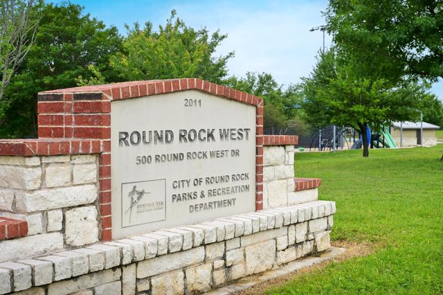 601 Deepwood DR, Round Rock, TX 78681