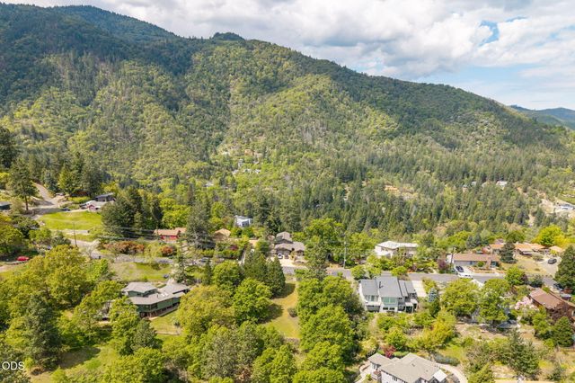 Terrace Street, Ashland, OR 97520