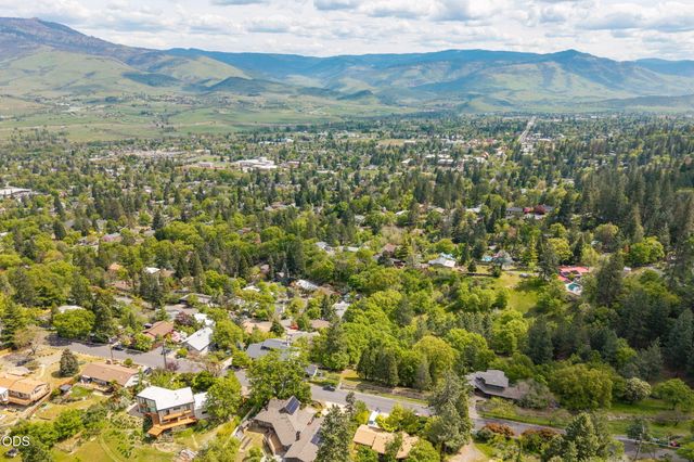 Terrace Street, Ashland, OR 97520