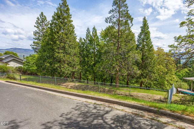 Terrace Street, Ashland, OR 97520