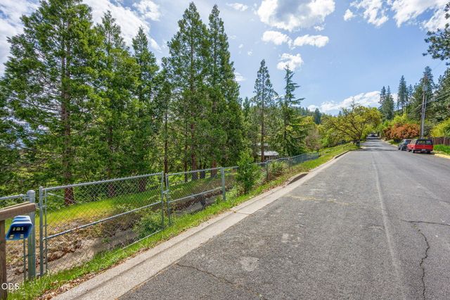 Terrace Street, Ashland, OR 97520