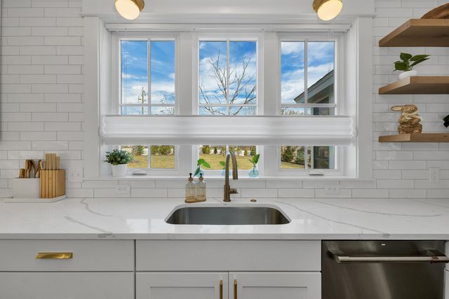 45 Artwill Avenue, Portsmouth, NH 03801