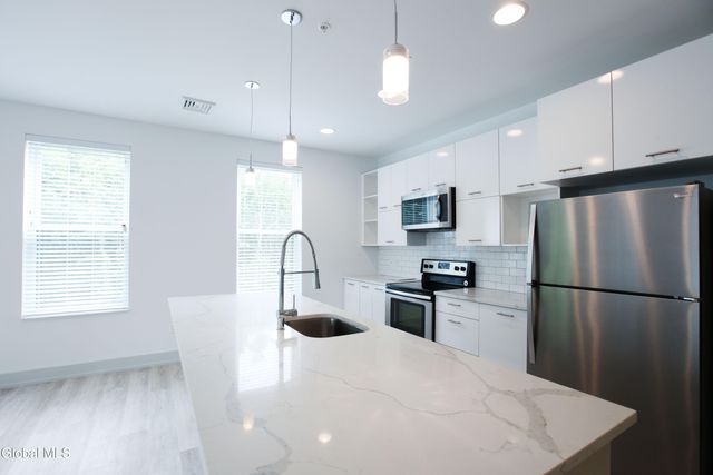 25 Whistler Court 303, Saratoga Springs, NY 12866