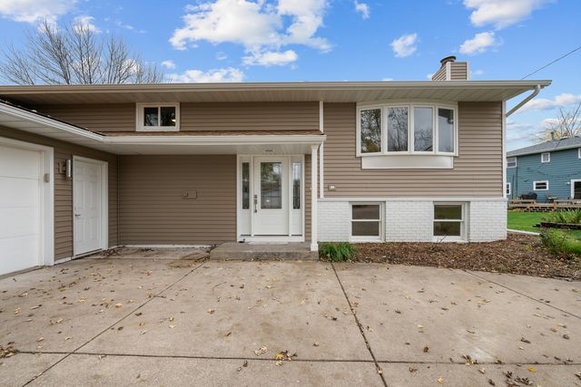 4029 Denniston Court, Bettendorf, IA 52722