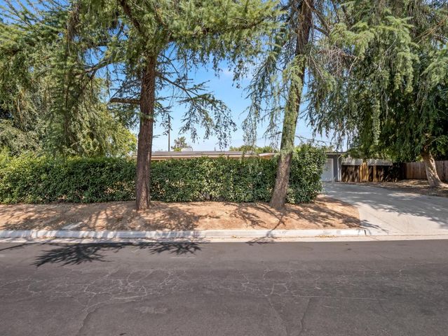 948 W Gettysburg Avenue, Fresno, CA 93705