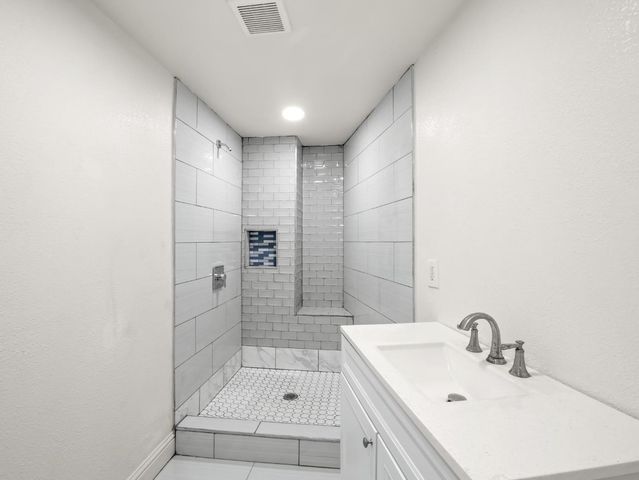 948 W Gettysburg Avenue, Fresno, CA 93705