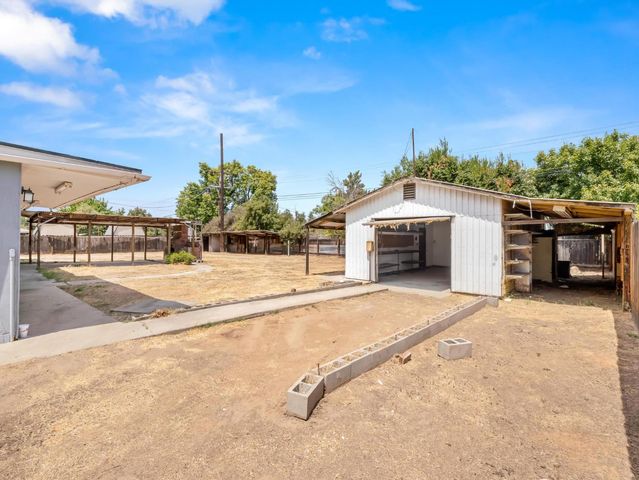 948 W Gettysburg Avenue, Fresno, CA 93705