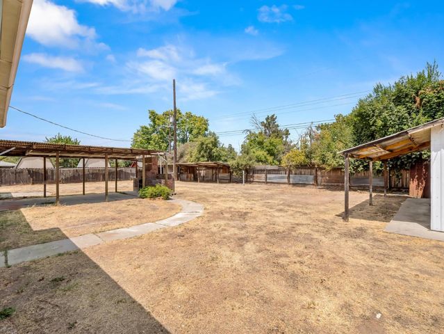948 W Gettysburg Avenue, Fresno, CA 93705