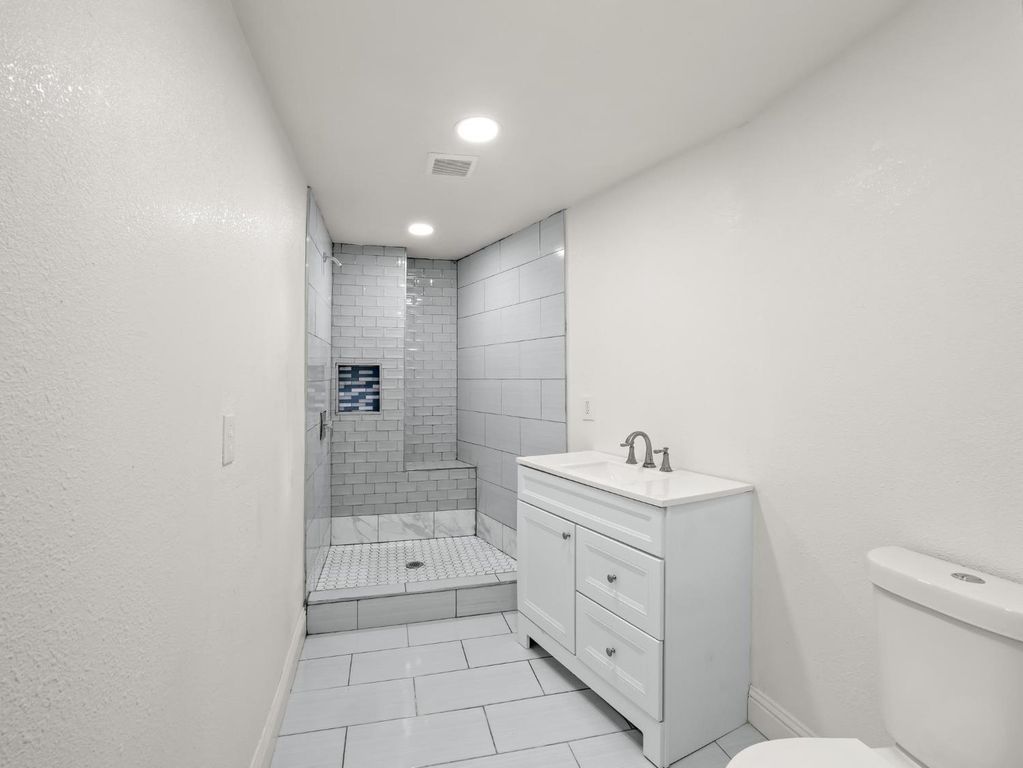 Image 28 of property listing at 948 W Gettysburg Avenue, Fresno, CA 93705