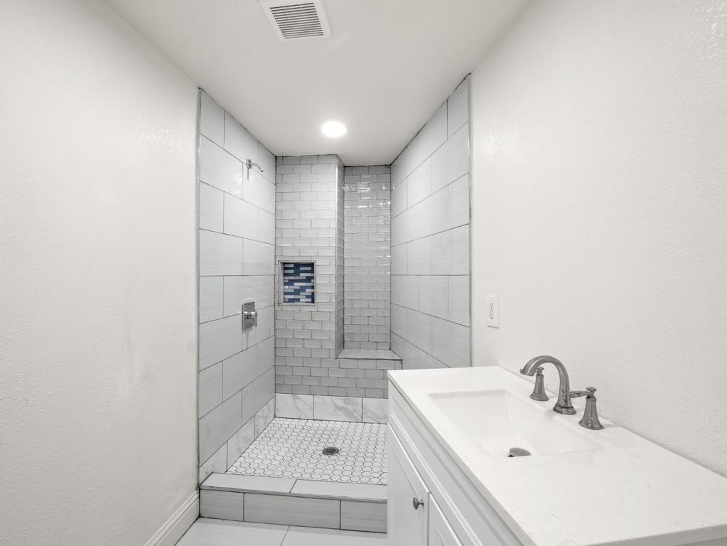 Image 29 of property listing at 948 W Gettysburg Avenue, Fresno, CA 93705