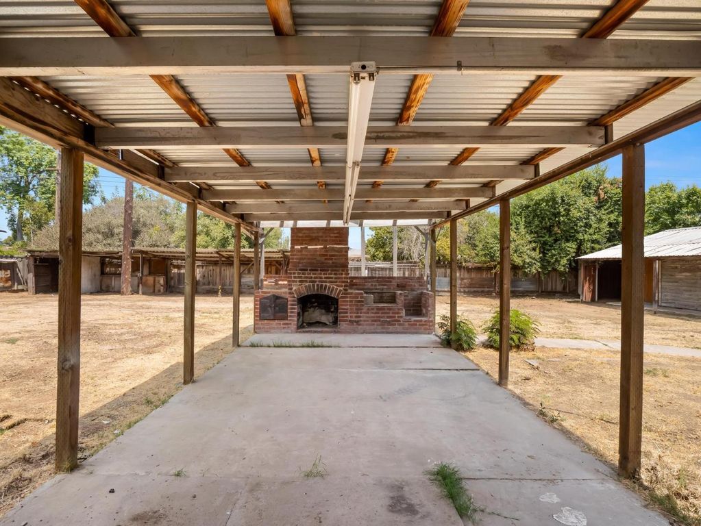 Image 35 of property listing at 948 W Gettysburg Avenue, Fresno, CA 93705