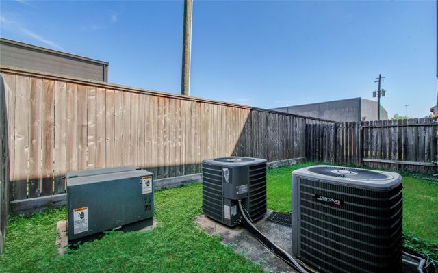 10804 Brittmoore Oaks Place, Houston, TX 77043