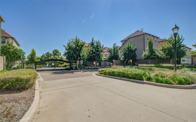 10804 Brittmoore Oaks Place, Houston, TX 77043