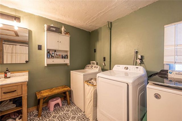 401 S 8th Street, Deepwater, MO 64740