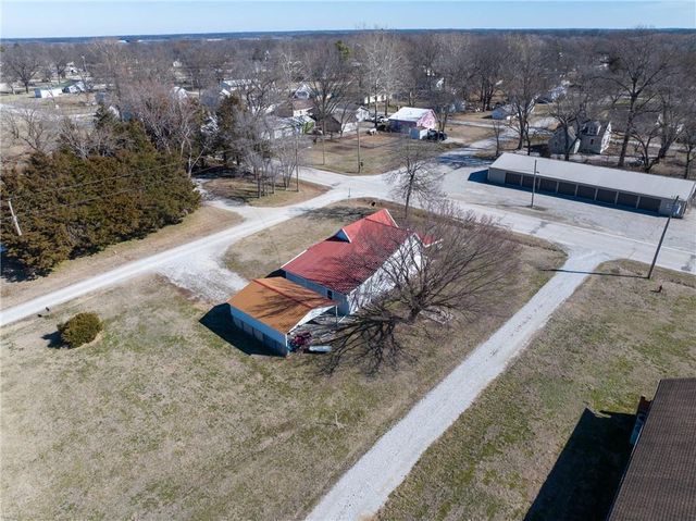 401 S 8th Street, Deepwater, MO 64740