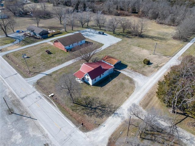 401 S 8th Street, Deepwater, MO 64740