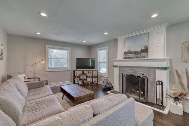 7301 Bluemound ROAD, Milwaukee, WI 53213