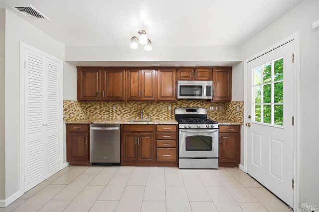 1 Muir Lane, New City, NY 10956