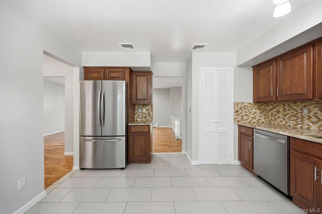 1 Muir Lane, New City, NY 10956