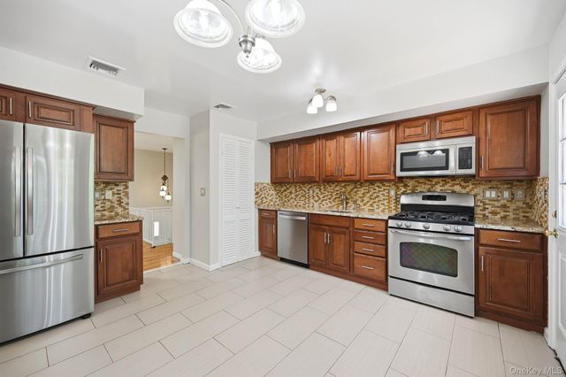1 Muir Lane, New City, NY 10956