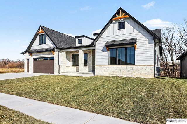 3642 Wilderness Hills Boulevard, Lincoln, NE 68516
