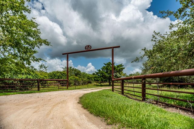3042 County Road 452, Palacios, TX 77465