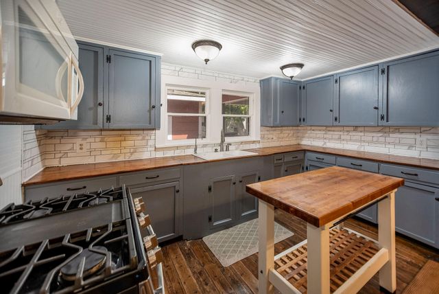 3042 County Road 452, Palacios, TX 77465