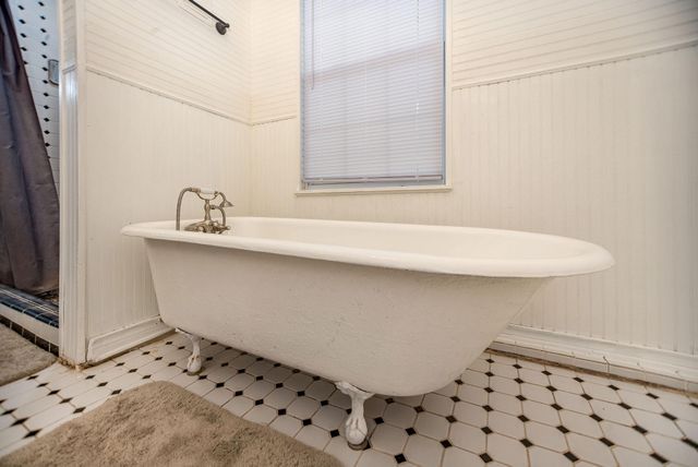 3042 County Road 452, Palacios, TX 77465