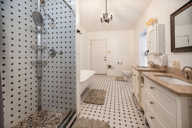 3042 County Road 452, Palacios, TX 77465