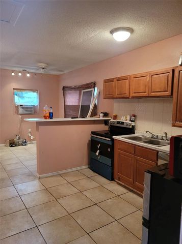 107 E CYPRESS STREET, Kissimmee, FL 34744