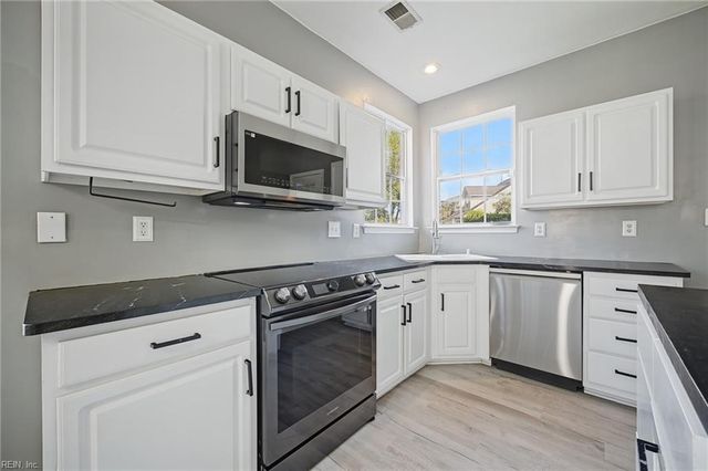 120 Lakes Edge DR, Suffolk, VA 23434