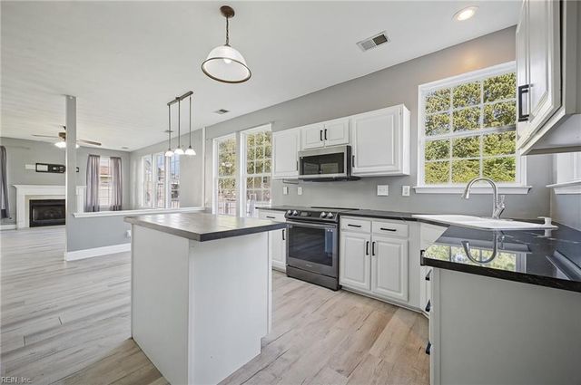 120 Lakes Edge DR, Suffolk, VA 23434