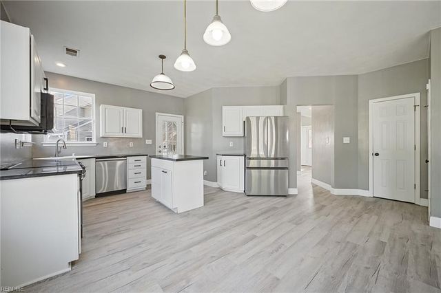 120 Lakes Edge DR, Suffolk, VA 23434