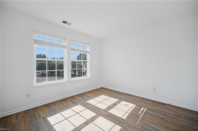 120 Lakes Edge DR, Suffolk, VA 23434