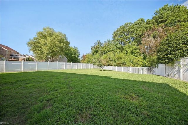 120 Lakes Edge DR, Suffolk, VA 23434