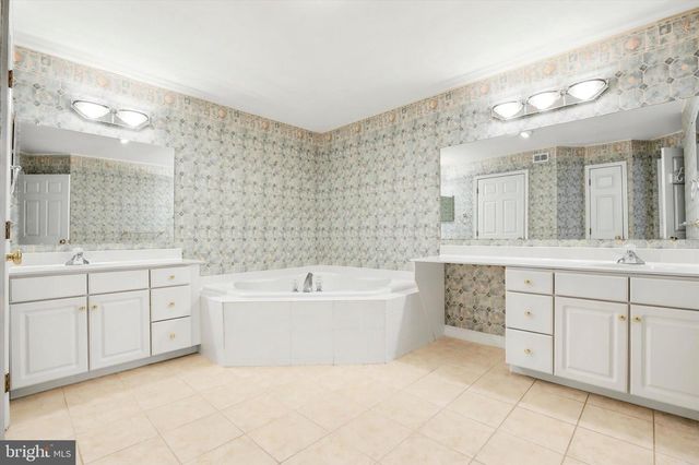 5170 BARNESS CT, Doylestown, PA 18902