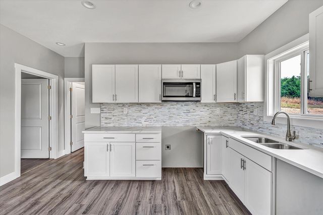 1037 Park Mountain TER, Huddleston, VA 24104