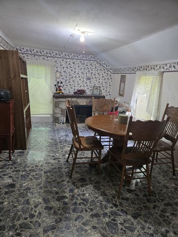 995 Railroad St, Burns, TN 37029