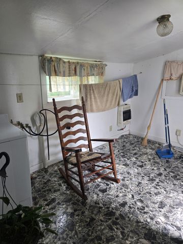 995 Railroad St, Burns, TN 37029