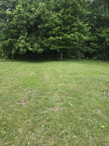 995 Railroad St, Burns, TN 37029