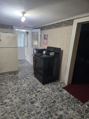 995 Railroad St, Burns, TN 37029